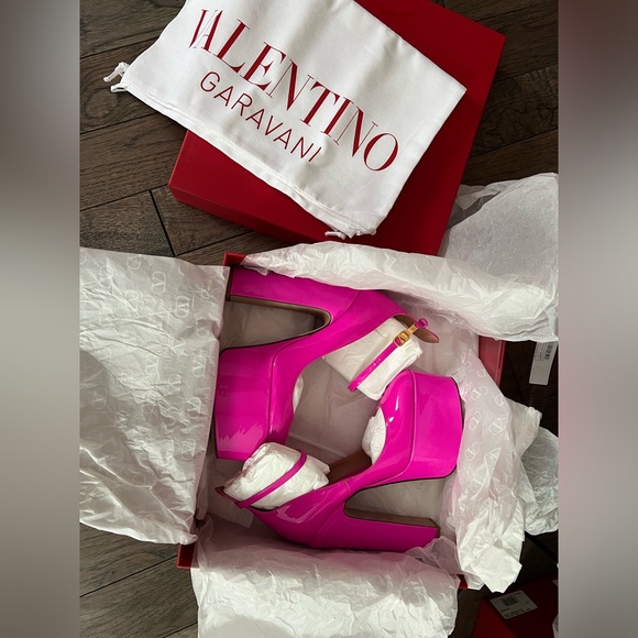 Valentino Garavani Tan-Go pumps - Picture 8 of 10